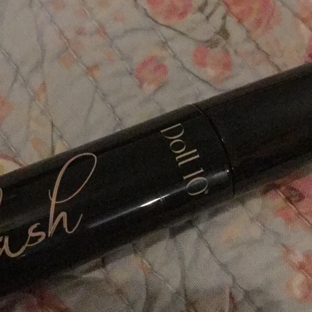 NWT Doll 10 EffortLash Multidimensional Mascara